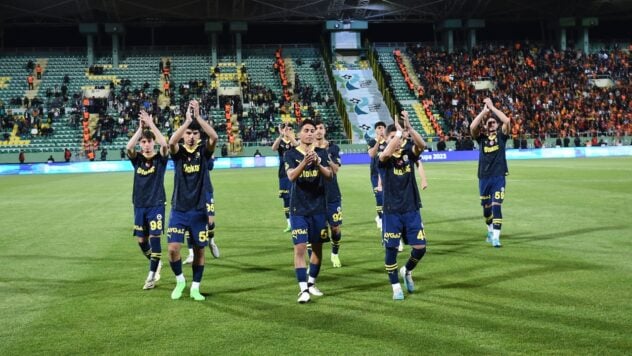 In Turchia, i giocatori del Fenerbahce hanno interrotto la partita della Superkurbka e hanno lasciato il campo dopo un minuto