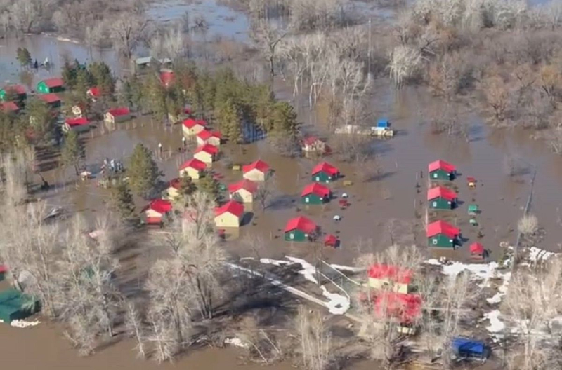 In Russia c'è un nuovo straripamento della diga: l'acqua può arrivare di nuovo a Orsk