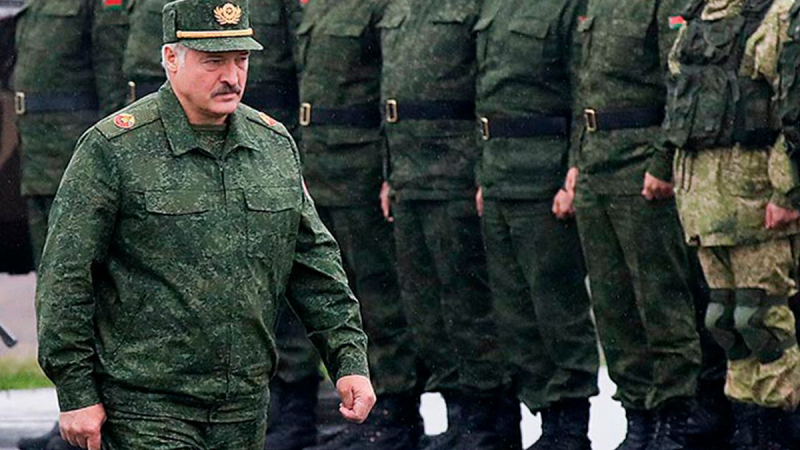 Lukashenko si sta preparando per guerra: l'UE ha reagito duramente