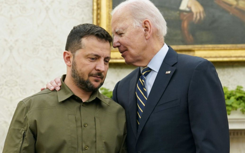 Biden ha fatto una promessa a Zelenskyj riguardo all'aiuto all'Ucraina
