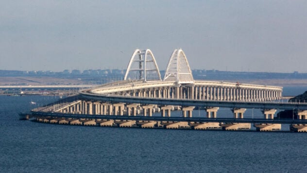 C'è pericolo missilistico in Crimea: gli invasori hanno bloccato il traffico sul ponte Kerch