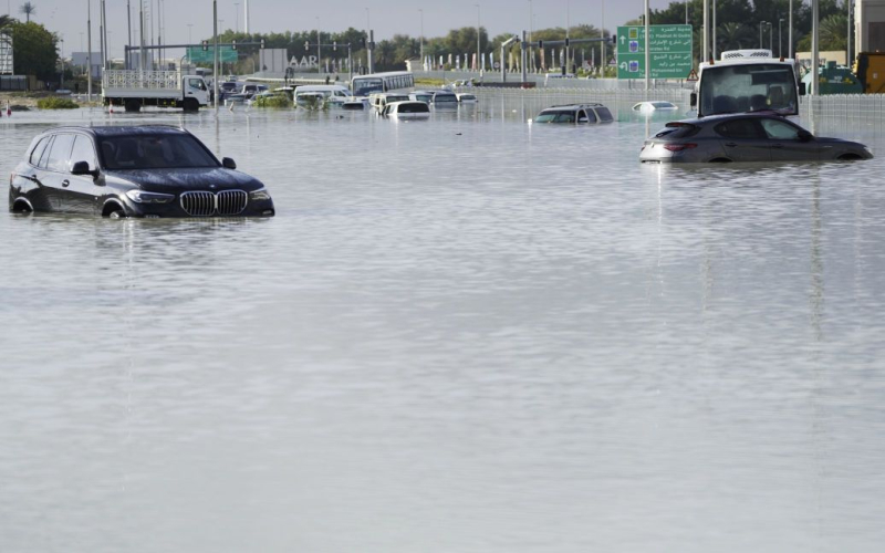 Dubai: La zona dei milionari è colpita dalla più grande tempesta degli ultimi 75 anni