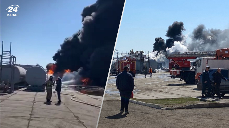 Dense nuvole coprivano il fumo cittadino: nella Omsk russa c'è un potente incendio in magazzini di prodotti petroliferi