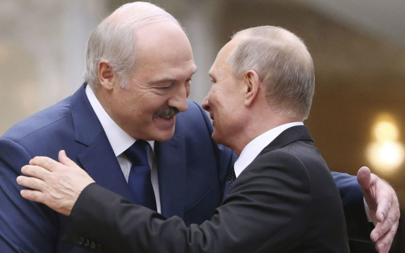 L'esperto ha previsto che Putin trascinerà Lukashenko in una guerra contro l'Ucraina