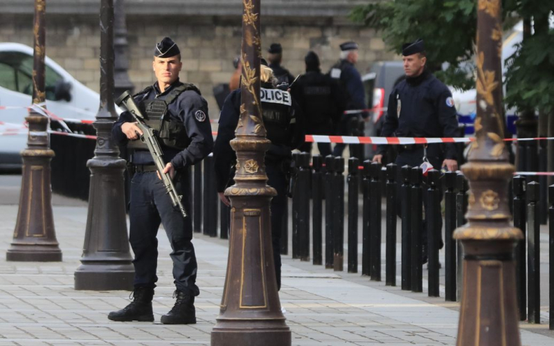 Un uomo con una granata ha attaccato il consolato iraniano a Parigi - BILD