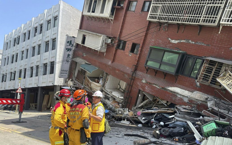 Taiwan è stata scossa da un potente terremoto: case sono state distrutte, ci sono stati morti (foto, video)