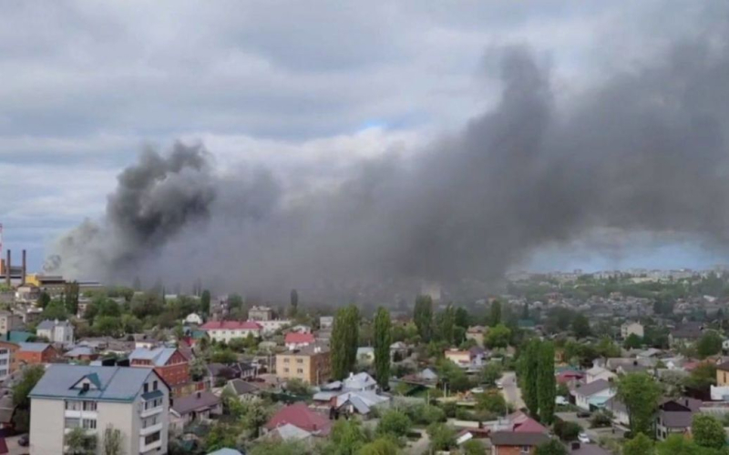 Un potente incendio è scoppiato nello stabilimento Elmash a Voronezh (foto, video)