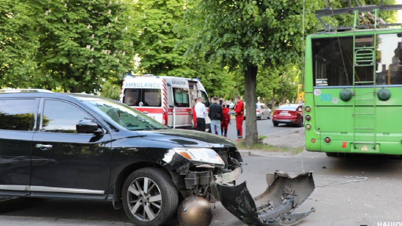 Incidente stradale a Cherkassy: un camion dei pompieri si è scontrato con un filobus, un bambino era tra le vittime