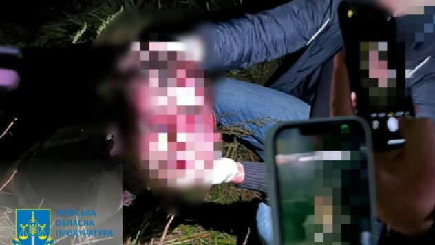 Tagliargli la testa con un coltello da cucina: nella regione di Kiev un uomo brutalmente ucciso e smembrato suo figlio