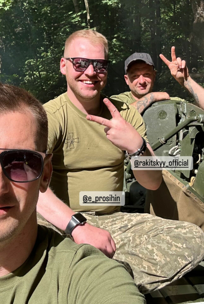 Rakitsky ha visitato le posizioni delle forze armate ucraine, ha portato droni FPV e ha guidato un carro armato