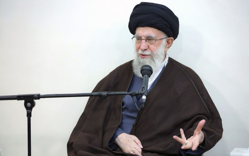 Incidente in elicottero del presidente iraniano: la guida suprema Ali Khamenei rassicura i cittadini