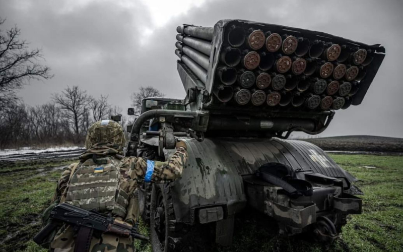 Gli Stati Uniti stanno trasferendo potenti aiuti militari all'Ucraina: cosa conterrà il pacchetto
