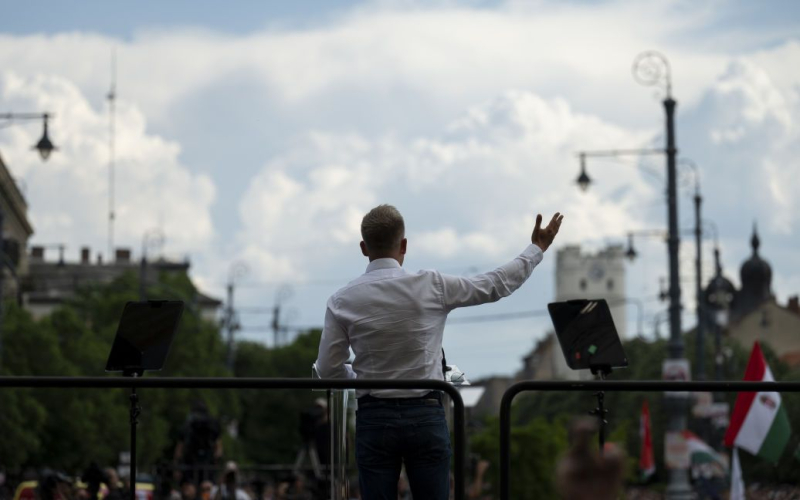 Migliaia di ungheresi hanno protestato contro Orban