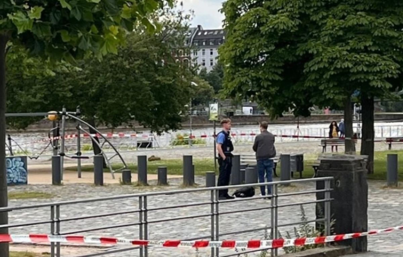 Orribile attentato in Germania: un uomo si è precipitato una donna con un coltello, i media dicono che è ucraina