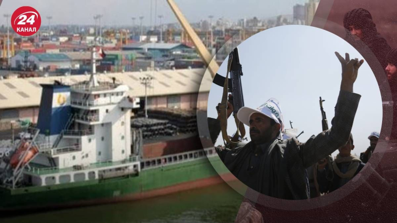 I marinai della nave mercantile ucraina, colpita dagli Houthi yemeniti, abbandonarono la nave
