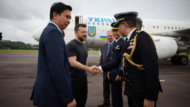 Zelenskyj è arrivato a Singapore: terrà una serie di incontri e parlerà a una conferenza