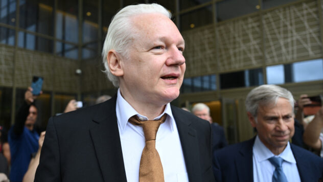 Julian Assange è finalmente libero: chi è e cosa si sa dello 