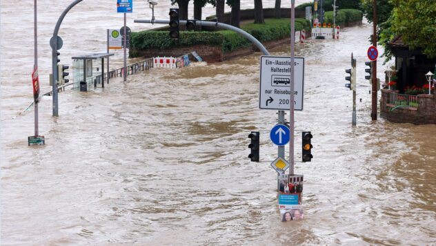 Due morti, molti dispersi: inondazioni infuriano in Germania