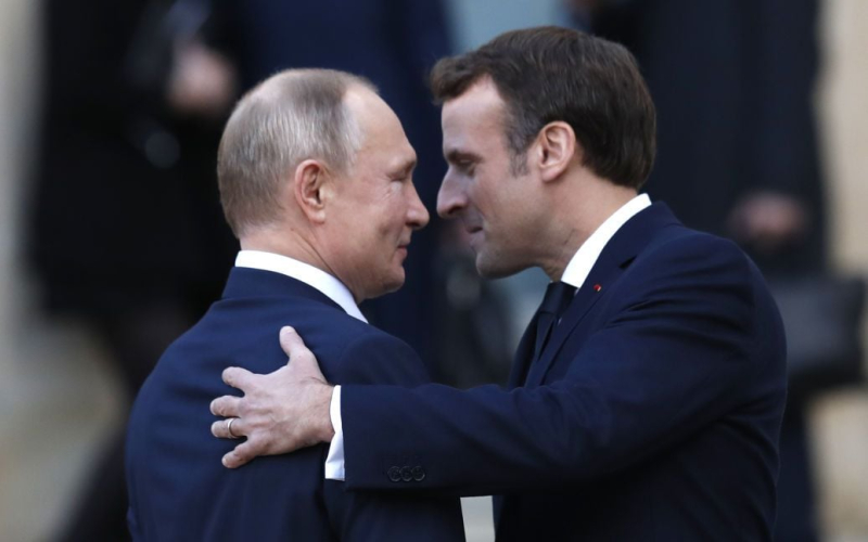 Macron ha annunciato di essere pronto riprendere il dialogo con Putin