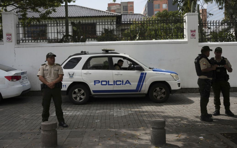 Al bar in Un balcone crollato in Messico: ci sono morti