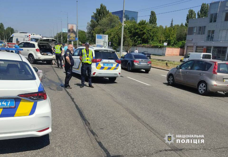 Paraurti rotto: a Kiev sulla Stolichnoye In autostrada si è verificato un triplo incidente