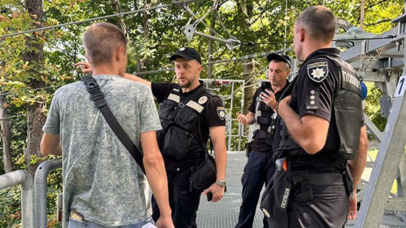 Il cavo della funivia sul Dnepr si è rotto a Kiev: le ricerche sono state sospese