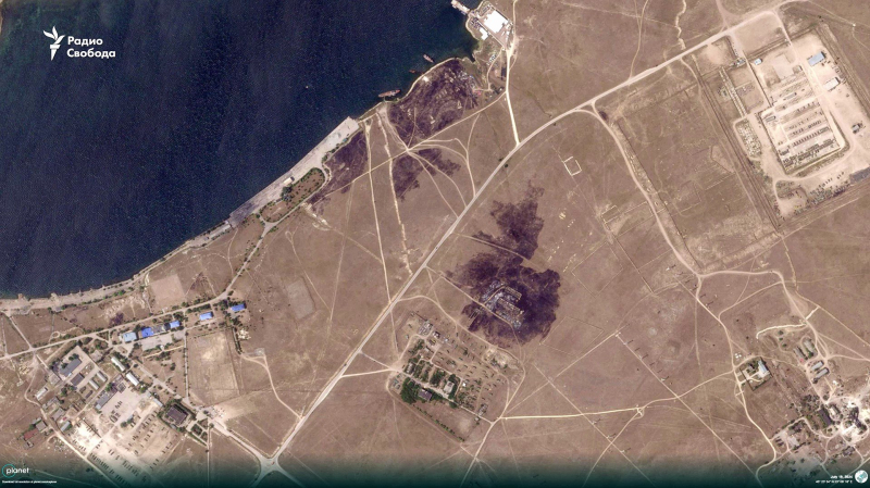 Tracce dell'incendio rimaste: immagini satellitari che mostrano le conseguenze dell'attacco alla base militare russa in Crimea