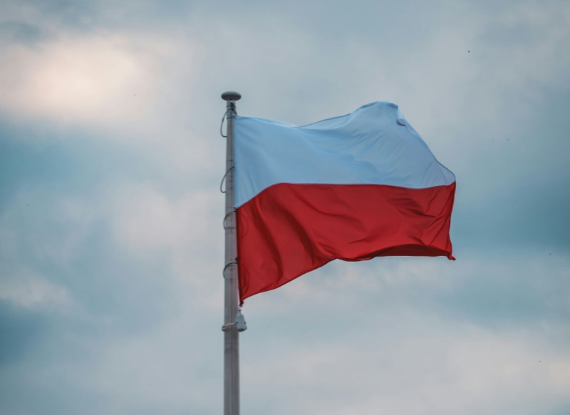 In Polonia stanno indagando sulla possibile divulgazione di informazioni riservate da parte dell'ex ministro della Difesa