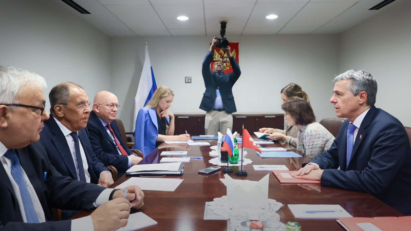 Non solo Szijjarto: un altro ministro degli Esteri Ue ha incontrato Lavrov
