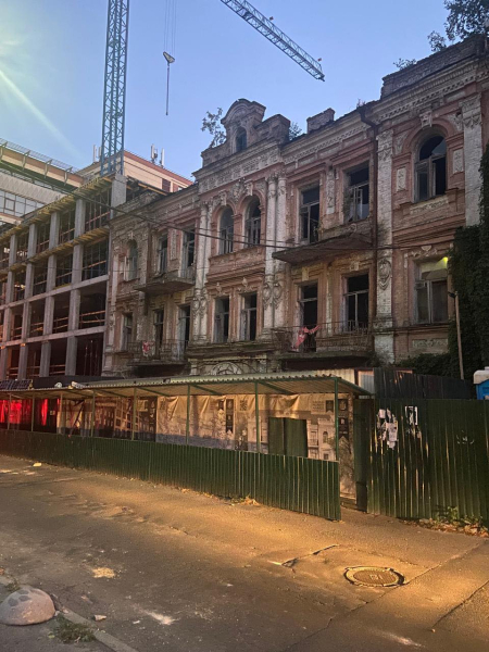 La tenuta Zelenskyj della fine del XIX secolo fu demolita nel centro di Kiev: la polizia sta indagando