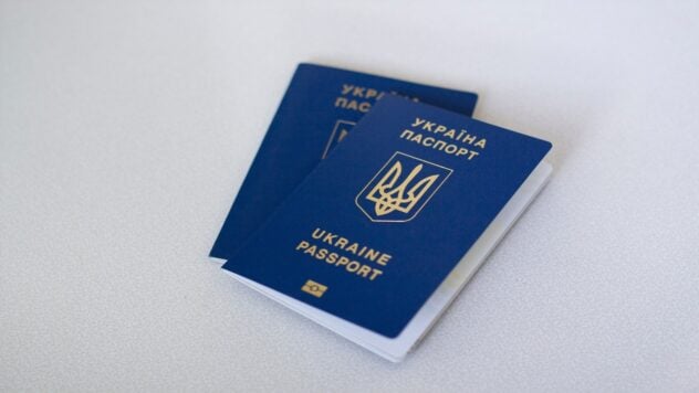 Gli uomini all'estero possono nuovamente richiedere il passaporto - documento di stato