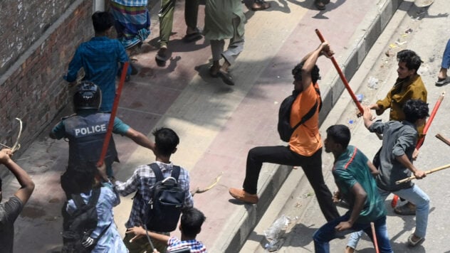 In Bangladesh le proteste studentesche si sono trasformate in scontri con la polizia: decine di morti