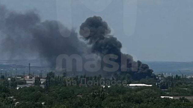 Incendio a Lugansk l'11 luglio: un deposito di carburante è in fiamme