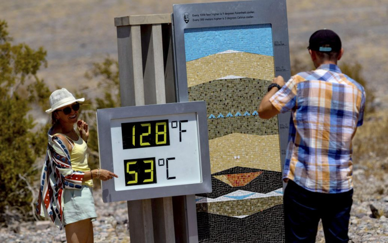 La valle di la morte ha coperto un caldo record: la temperatura ha raggiunto i 54°C
