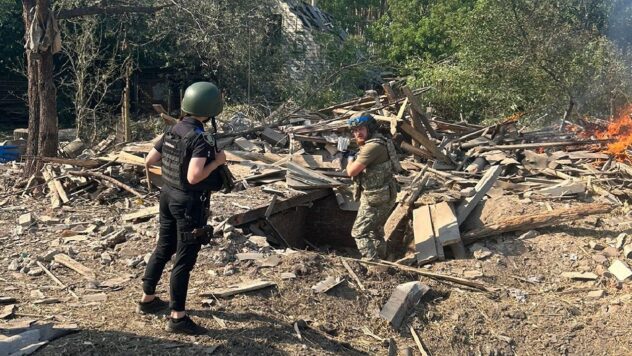 I russi hanno sganciato una bomba su un villaggio vicino a Volchansk: un uomo è morto