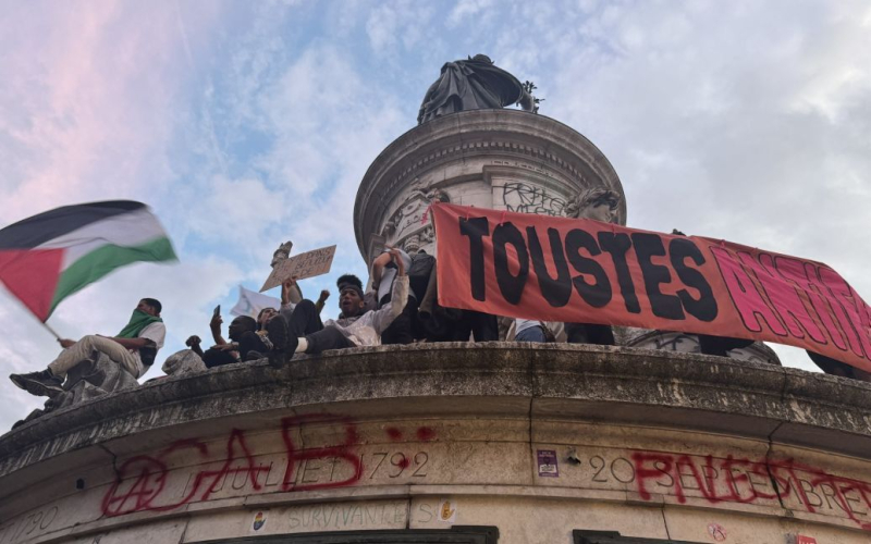 "Fascisti — via!": in Francia sono scoppiate proteste contro il partito di estrema destra Le Pen