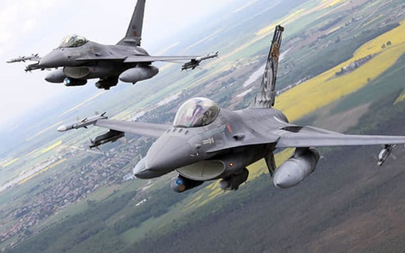 La NATO ha spiegato perché stanno trasferendo così lentamente gli F-16 in Ucraina