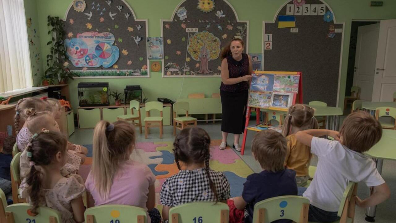 Nuovo anno scolastico in Ucraina: Zelenskyj ha mostrato filmati toccanti di studenti delle scuole