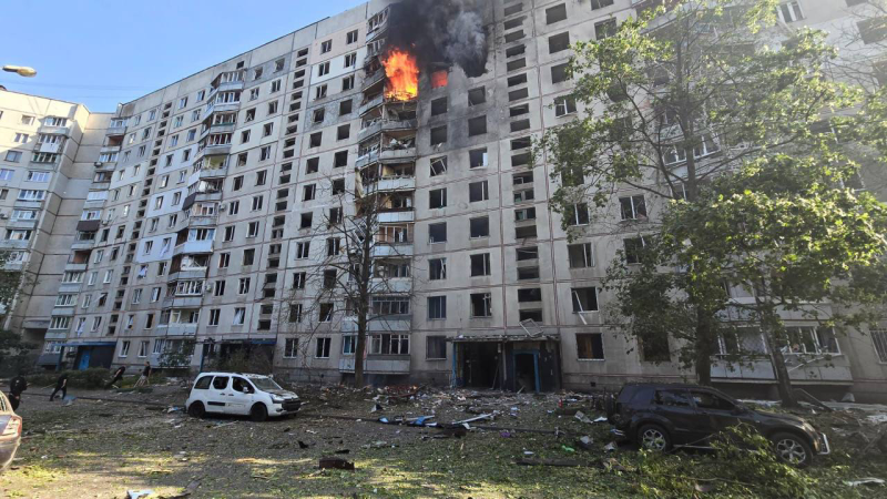 Esplosioni a Kharkov: la Federazione Russa ha colpito un grattacielo edificio con KAB, c'è una persona morta 