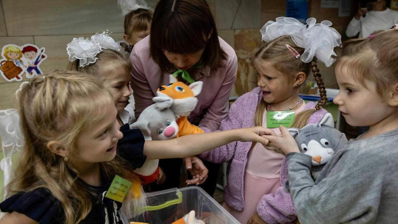 Nuovo anno scolastico in Ucraina: Zelenskyj ha mostrato filmati toccanti degli studenti delle scuole