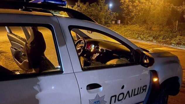 Nella regione di Khmelnitsky, un uomo ha sparato a due auto della polizia: ci sono feriti