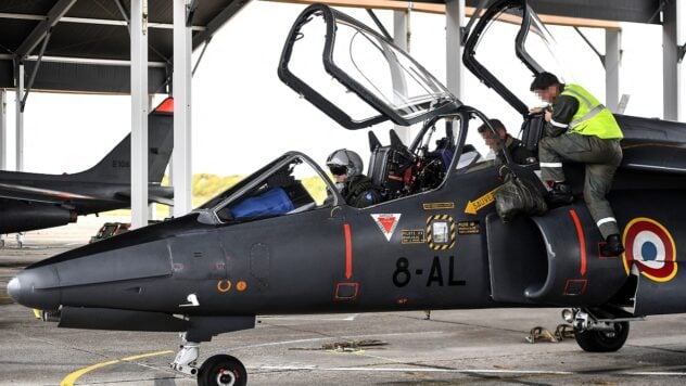 La Francia ha addestrato il primo gruppo di piloti ucraini sugli aerei Alphajet