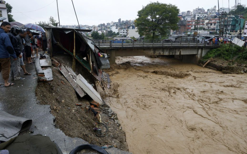 Inondazioni catastrofiche in Nepal: 100 persone uccise (foto)