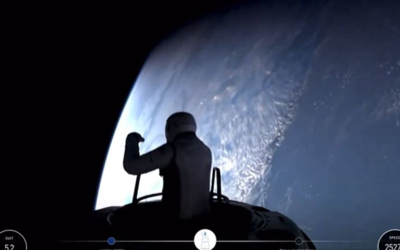 Turisti per la prima volta nella storia sono andati nello spazio — video SpaceX