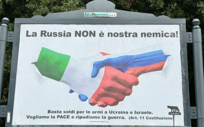 Centinaia di manifesti filo-russi contro il sostegno all'Ucraina sono apparsi in Italia: foto