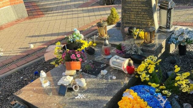 Al cimitero di Lychakiv, sconosciuti hanno danneggiato di notte le tombe dei soldati ucraini