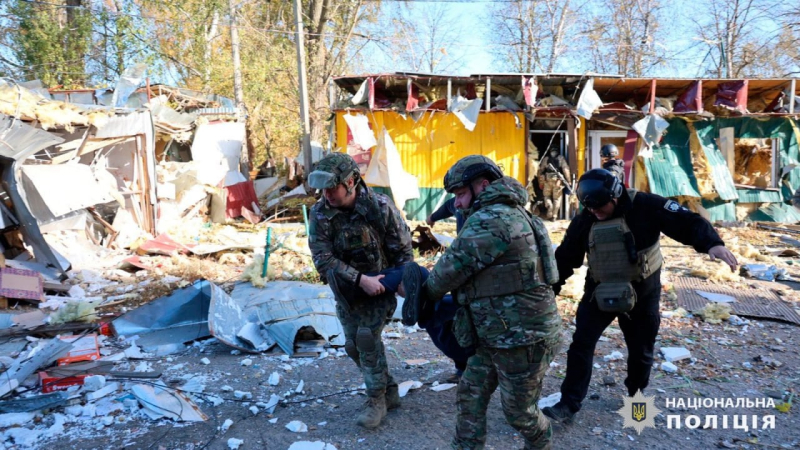 La Federazione Russa ha bombardato un negozio e un mercato a Kupyansk: c'è distruzione e feriti