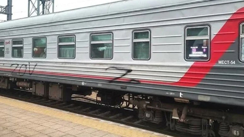 In Lituania hanno costretto a cancellare le lettere Z sul treno di transito Mosca-Kaliningrad