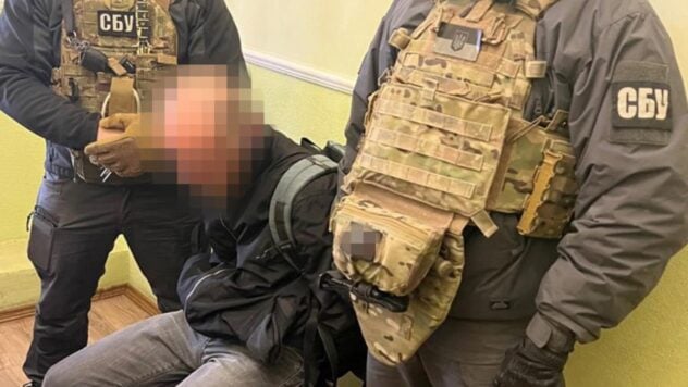 Hanno spiato il movimento dell'equipaggiamento delle forze armate ucraine in Bucovina: la SBU ha arrestato agenti russi