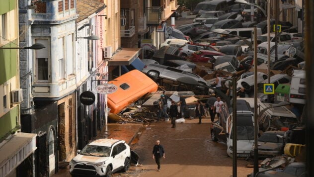 Grandi inondazioni in Spagna hanno ucciso almeno 158 persone: qual è la situazione oggi